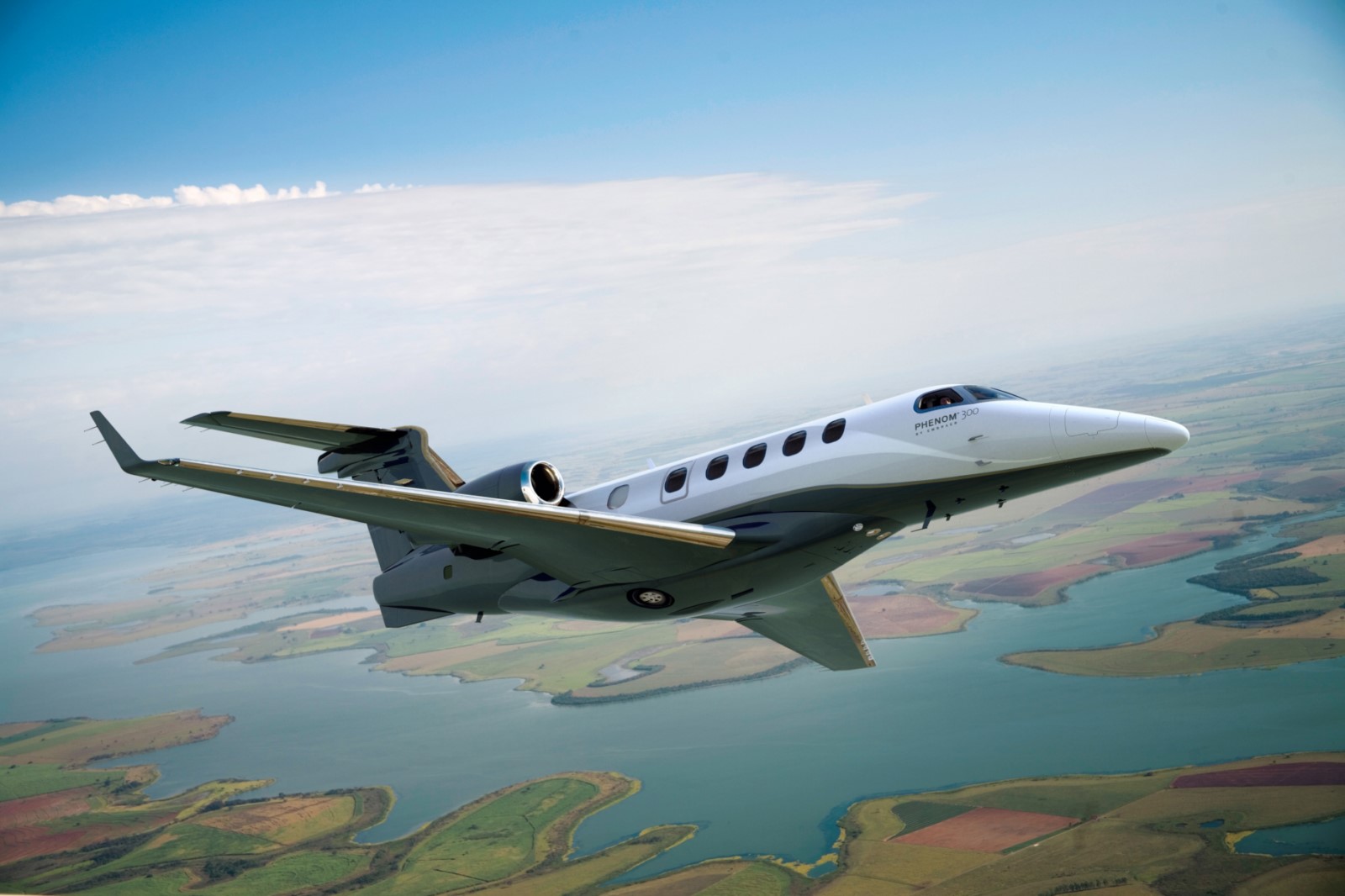 Embraer Phenom 300 Light Jet